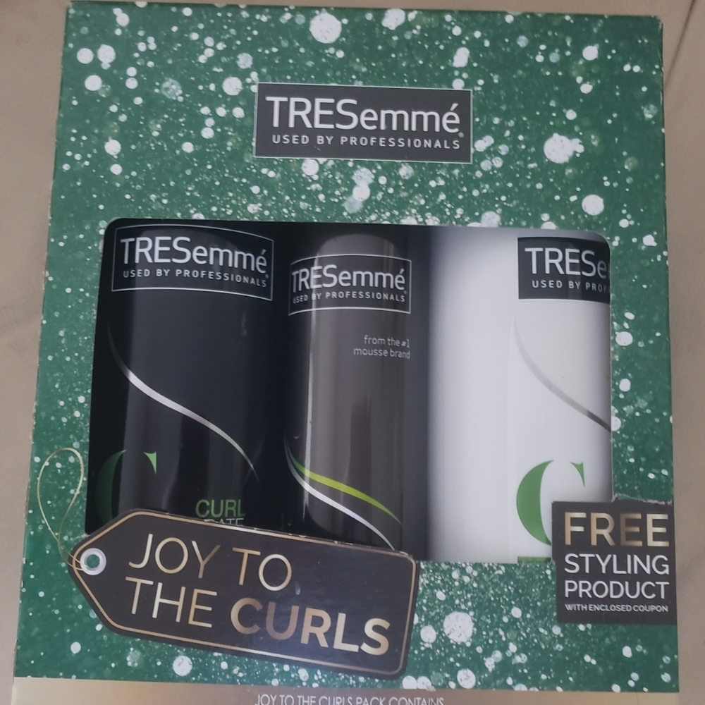 TRESemmé Curls Hair Styling Set